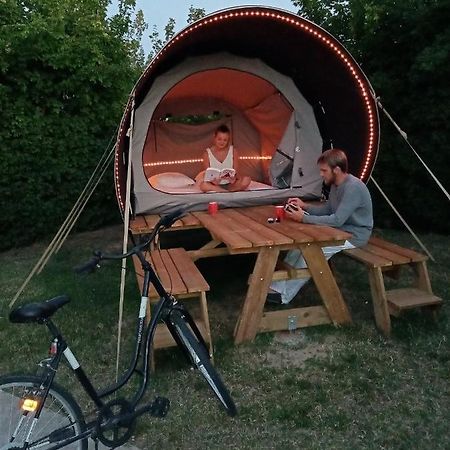 Hotel Camping Du Plan D'Eau **** Saint-Yrieix-sur-Charente Exterior foto
