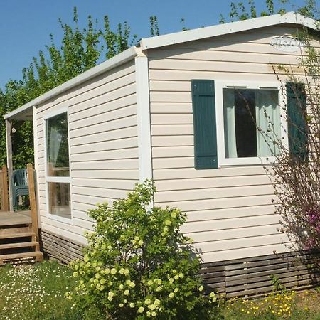 Hotel Camping Du Plan D'Eau **** Saint-Yrieix-sur-Charente Exterior foto