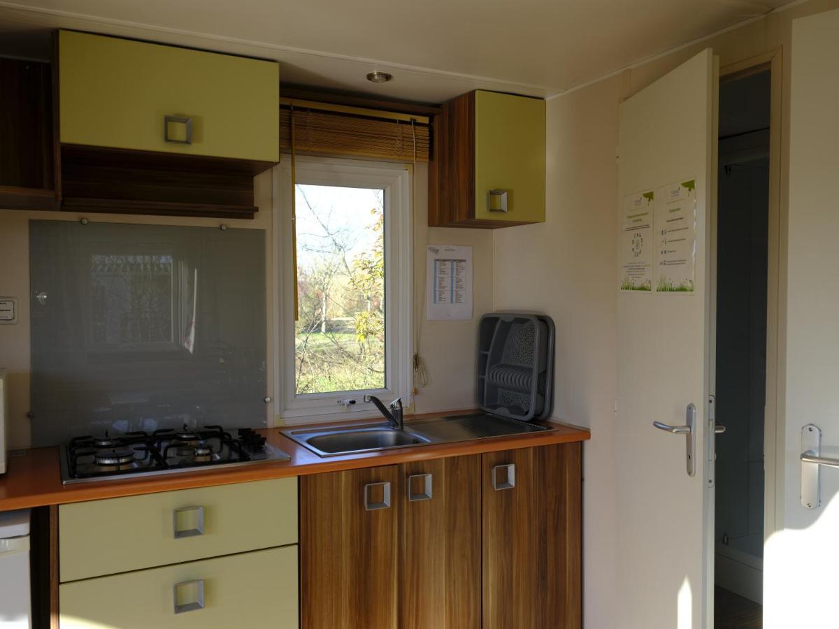 Hotel Camping Du Plan D'Eau **** Saint-Yrieix-sur-Charente Exterior foto