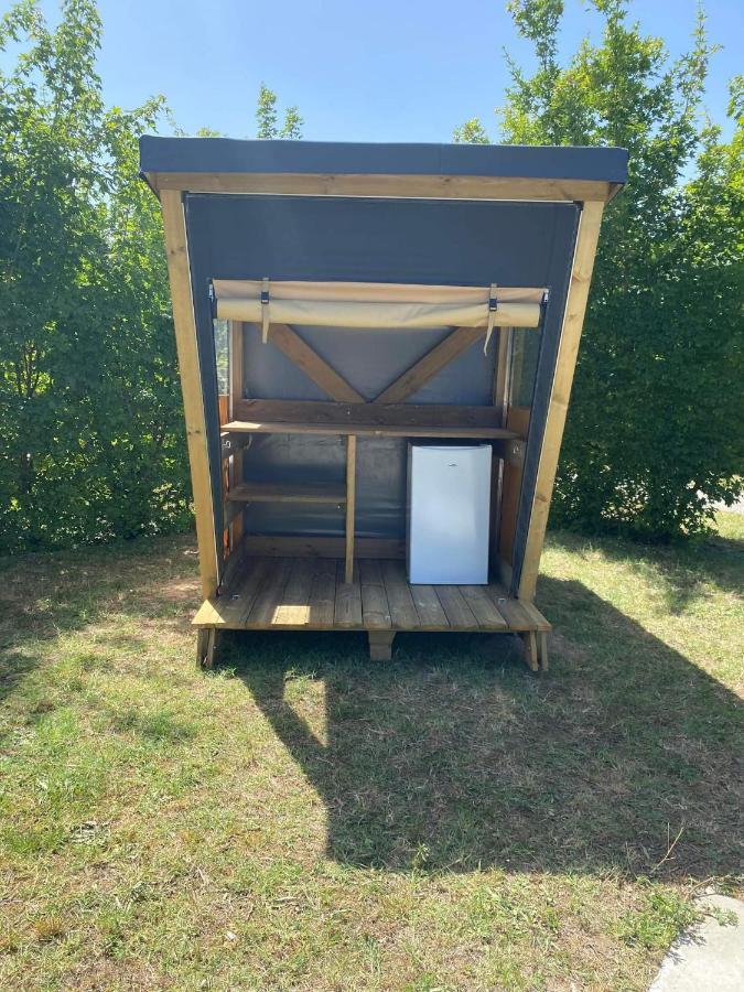 Hotel Camping Du Plan D'Eau **** Saint-Yrieix-sur-Charente Exterior foto