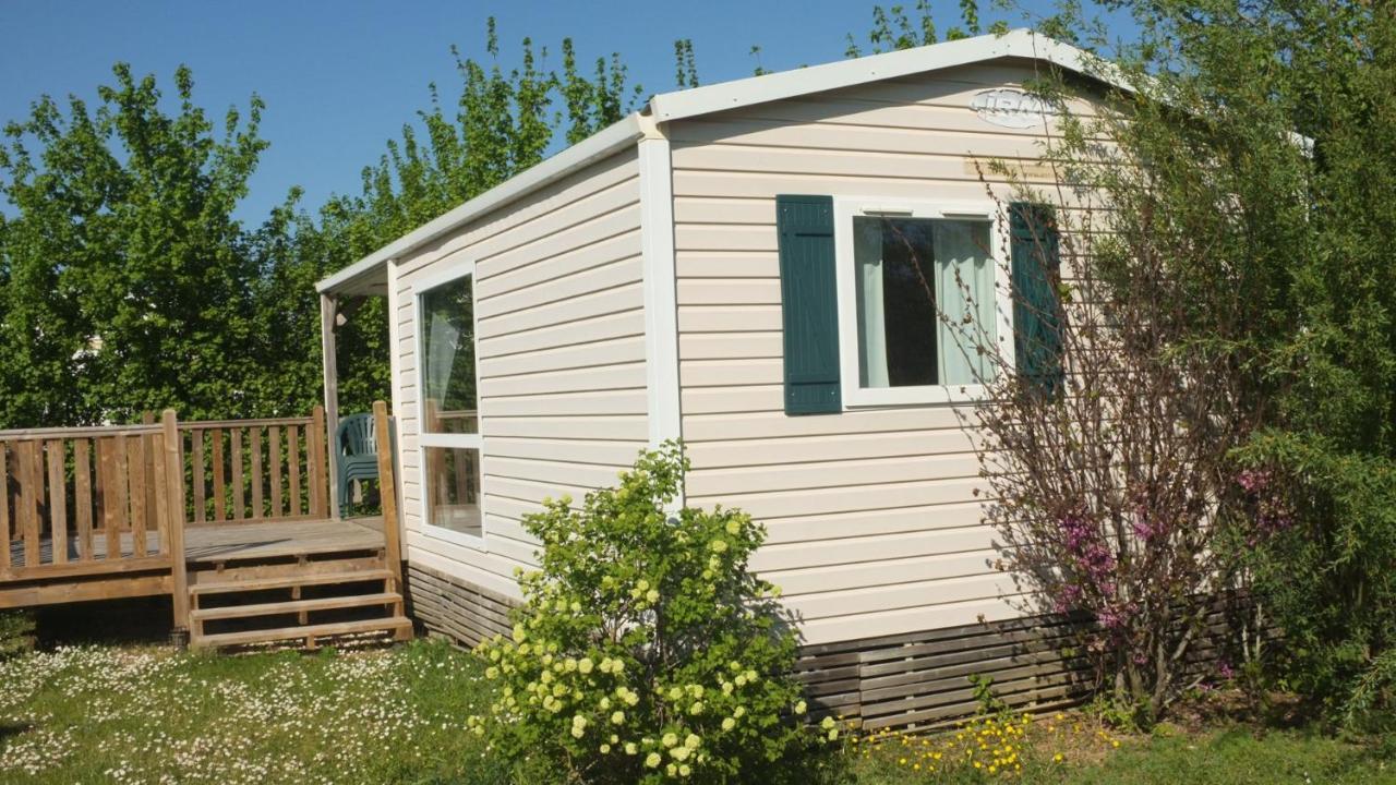 Hotel Camping Du Plan D'Eau **** Saint-Yrieix-sur-Charente Exterior foto