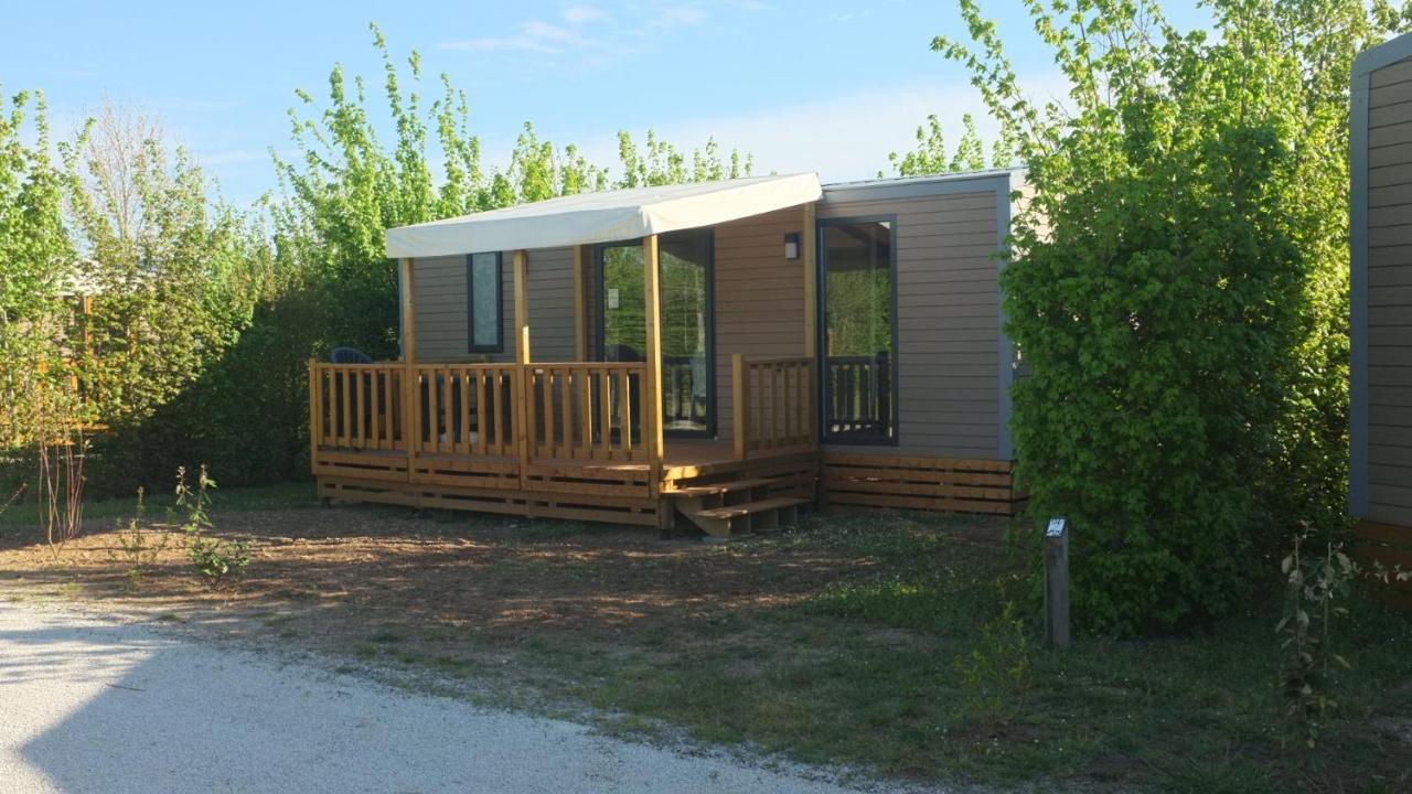 Hotel Camping Du Plan D'Eau **** Saint-Yrieix-sur-Charente Exterior foto